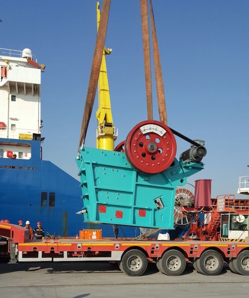 TANDEM LOJISTIK (Türkiye) moves 65 tons Crusher to Oman